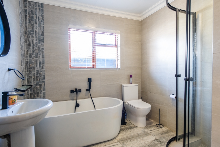 7 Bedroom Property for Sale in Hartenbos Central Western Cape